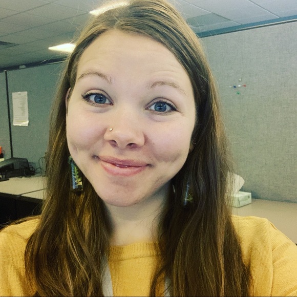 Meet your Posher, Heather - Picture 1 of 1